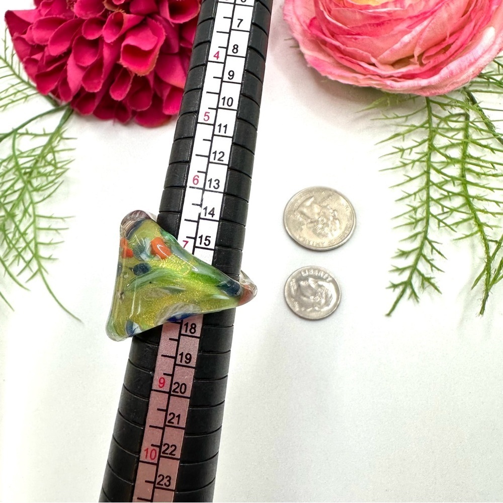 VINTAGE⚜️RETRO Chartreuse Colorful Spun Glass Ring - Picture 6 of 6